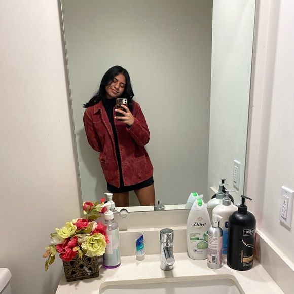 Meet your Posher, Nita - Picture 1 of 1